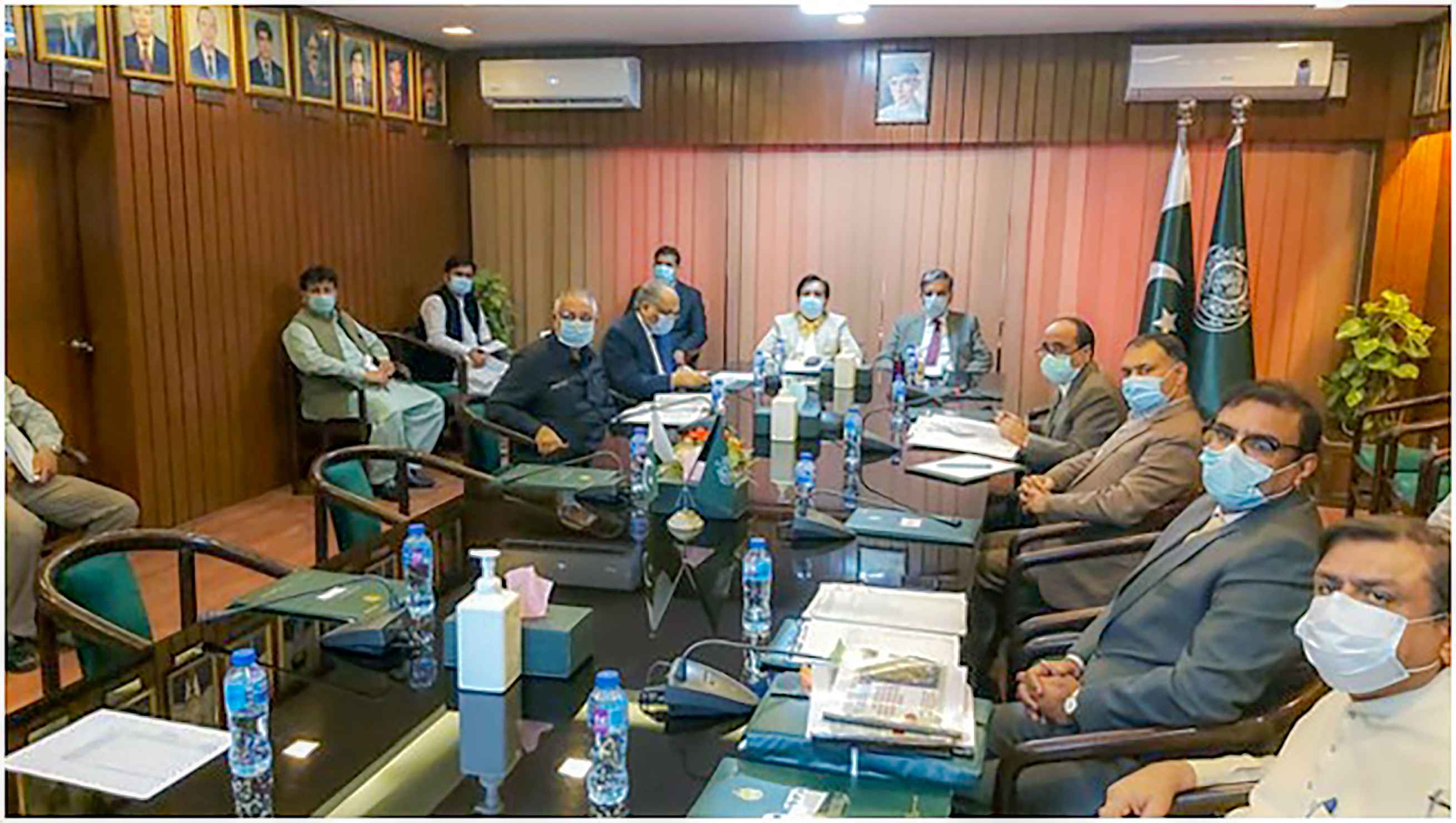 The Federal Ombudsman chairing a high level meeting alongwith Chief Secretary Sindh Syed Mumtaz Ali Shah to review the progress and implementation status on jail reform recommendations at Karachi on 18th October 2021.